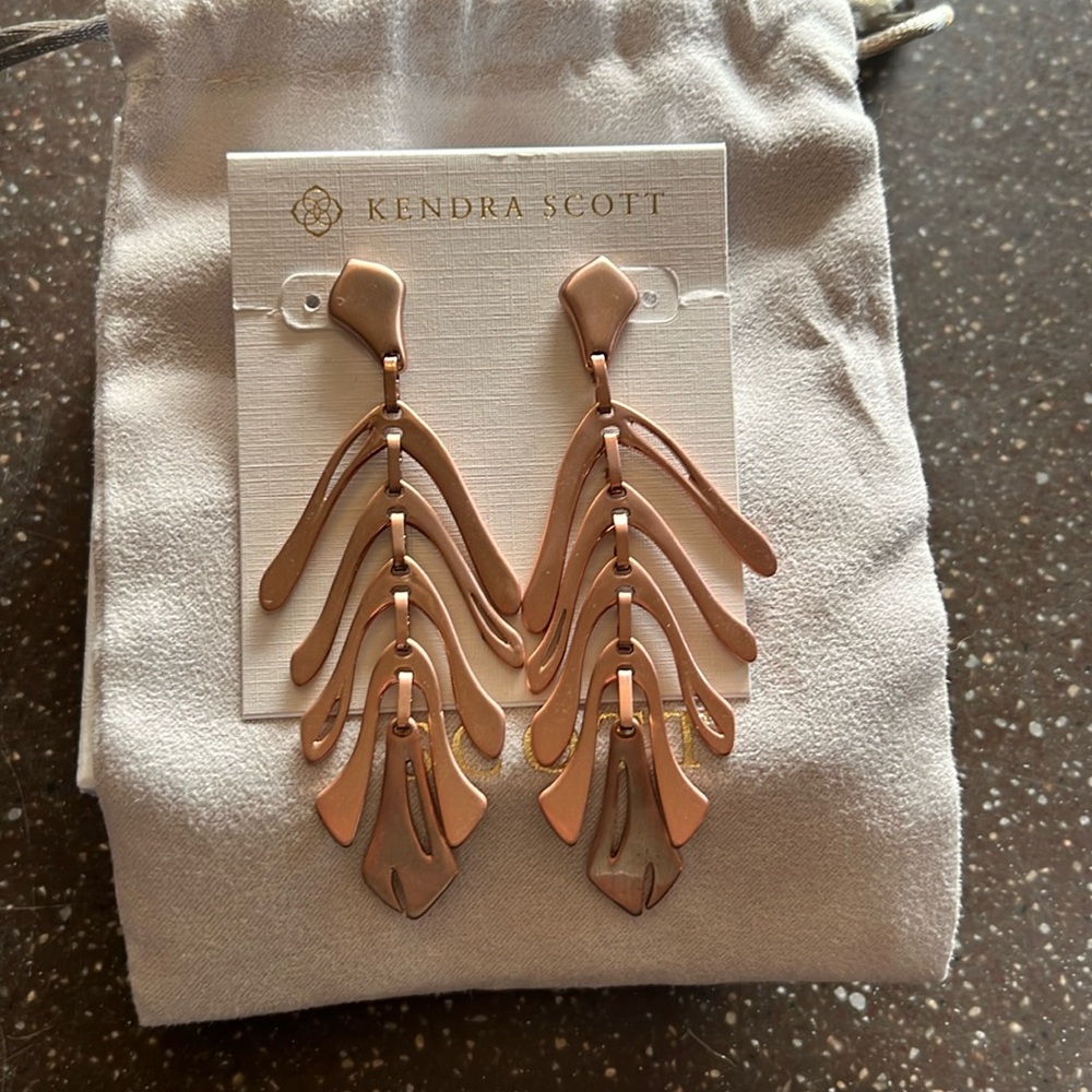 Rose gold color, feather/fishbone Kendra Scott long earrings